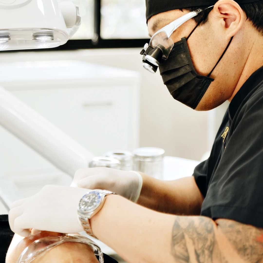 Dentistas em Porto Alegre - Especialista em Implantes Dentários em Porto Alegre - Doutor Roberto Suzuki - Dentes em Porto Alegre - 07